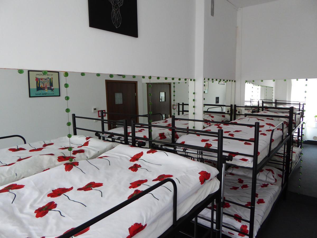 Flyfly Hostel , Darmowy Parking , Rezerwuj Przez Urzadzenia Mobilne -10 Procent Вроцлав Екстер'єр фото